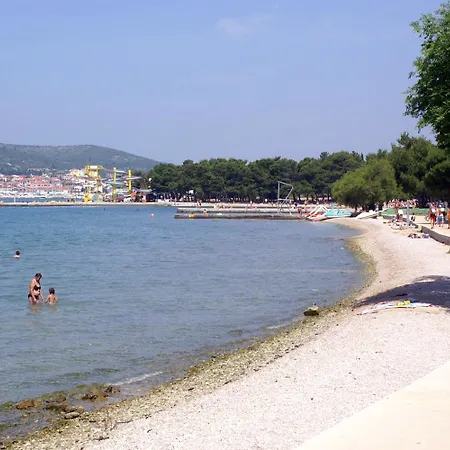 Seaside With A Swimming Pool - 16362