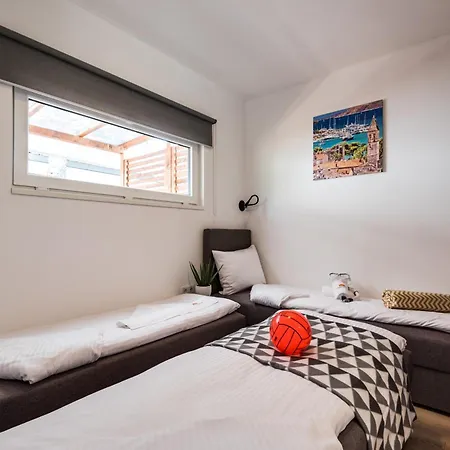 Apartament Seaside With A Swimming Pool - 16362 Vodice